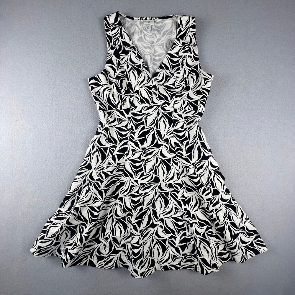 Fit & Flare Dress Size 2 Black White Abstract Print V-Neck Summer Party Brunch